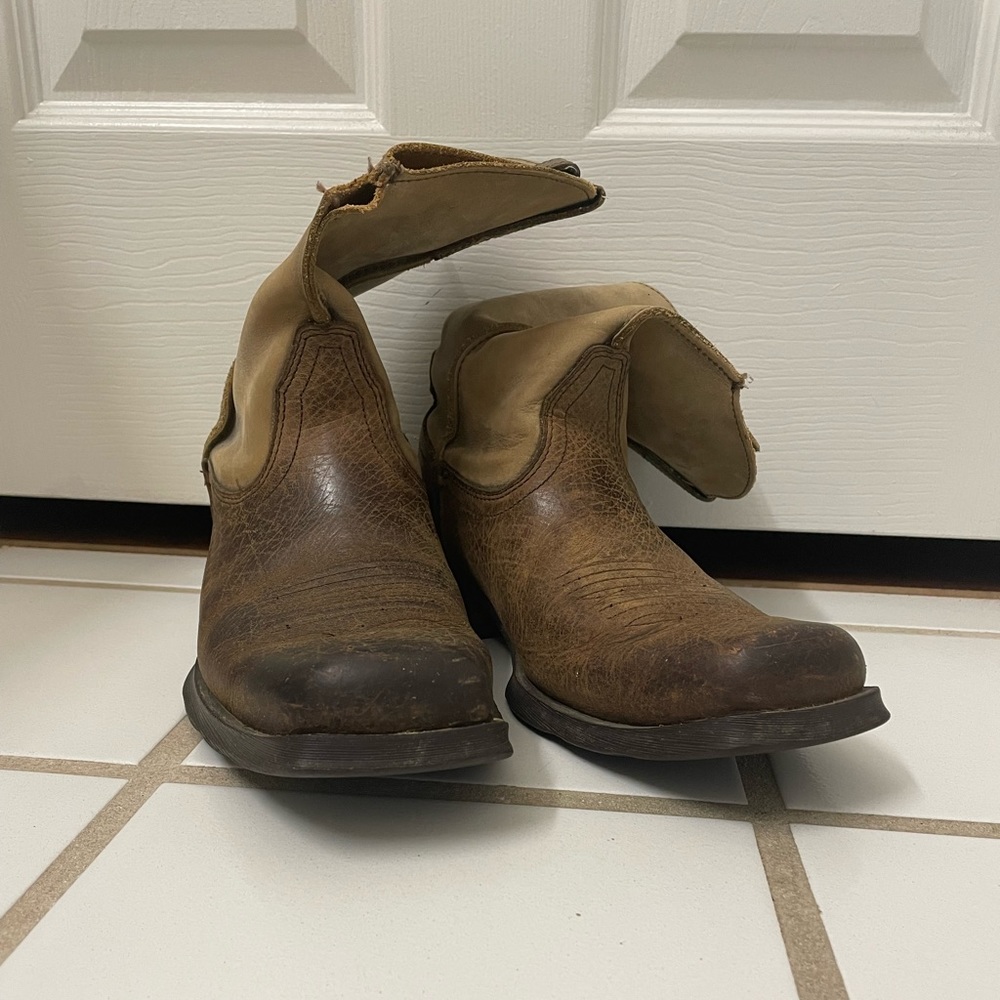 Ariat Rambler size 8